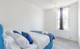 Cozy Downtown Apartment